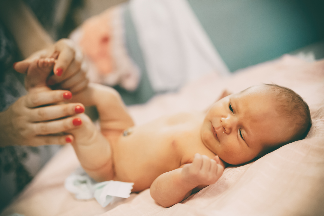 A Step-by-Step Guide on How to Bath a Newborn Baby – My Expert Midwife